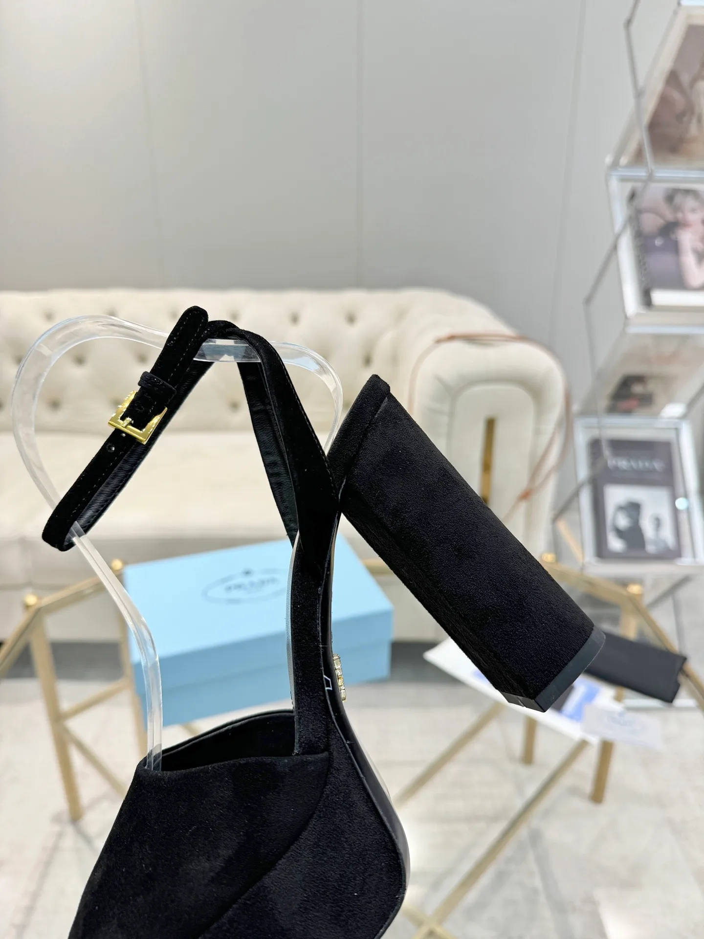 👟👟Ex-factory price 600👟👟 (imitation leather bottom-20) New arrival 👉Ready stock👈Remove the original board and make a 1:1 replica‼ ️The highest version ✅ Prada's early spring catwalk hot style 😘The latest spring style thick square toe water platform series (genuine leather outsole), (simulated leather sole) goddess must-have for super beautiful feet 👉The upper is made of imported original calfskin, soft and textured, lining + foot pads, imported sheepskin lining, breathable and comfortable, private model water platform, heel, water platform 3.5M, heel height 12M Code number 35M-39M (34 40 41 42 43 is custom-made and cannot be returned or exchanged)